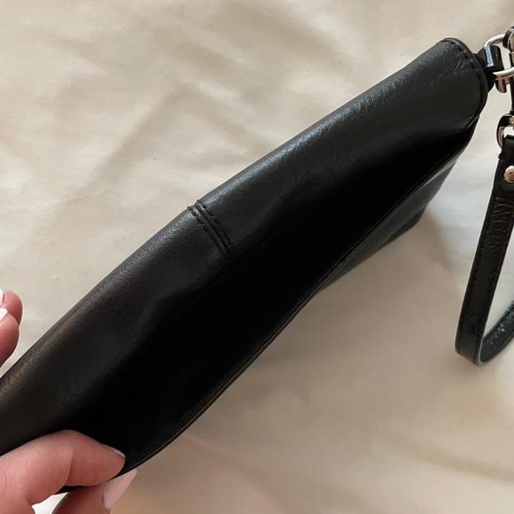 Black leather authentic Coach wristlet purse - Picture 3 of 9
